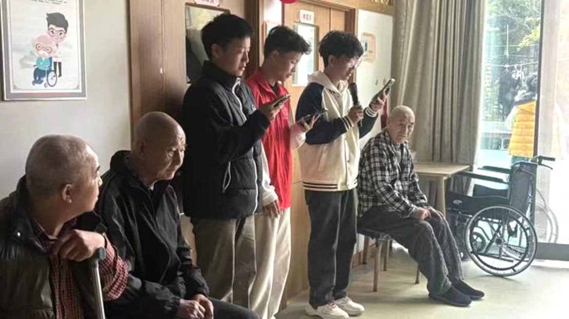 一群人正在聊天 AI 生成的内容可能不正确。